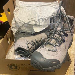 Bran new Oboz womens boots size 8